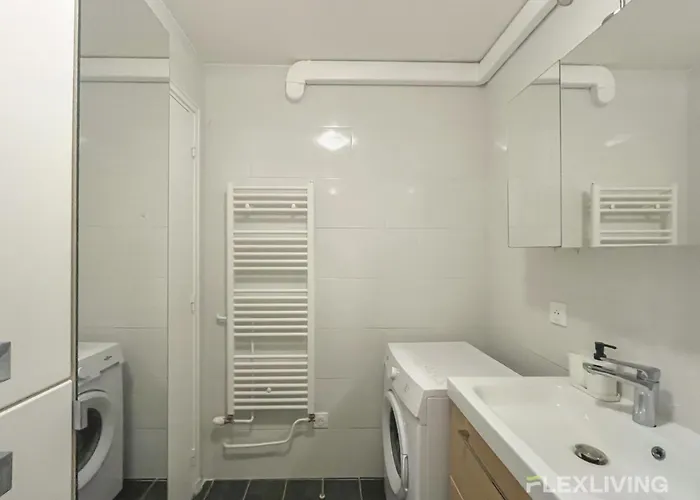 Prázdninový dům In 3-bedroom With Balcony Lively Area & Restaurants *